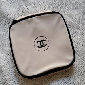 Chanel les beiges pouch